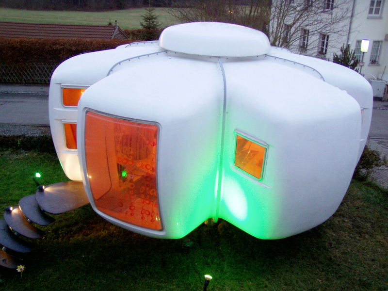 Illustration for article titled 9 of the Coolest Prefab Houses in History